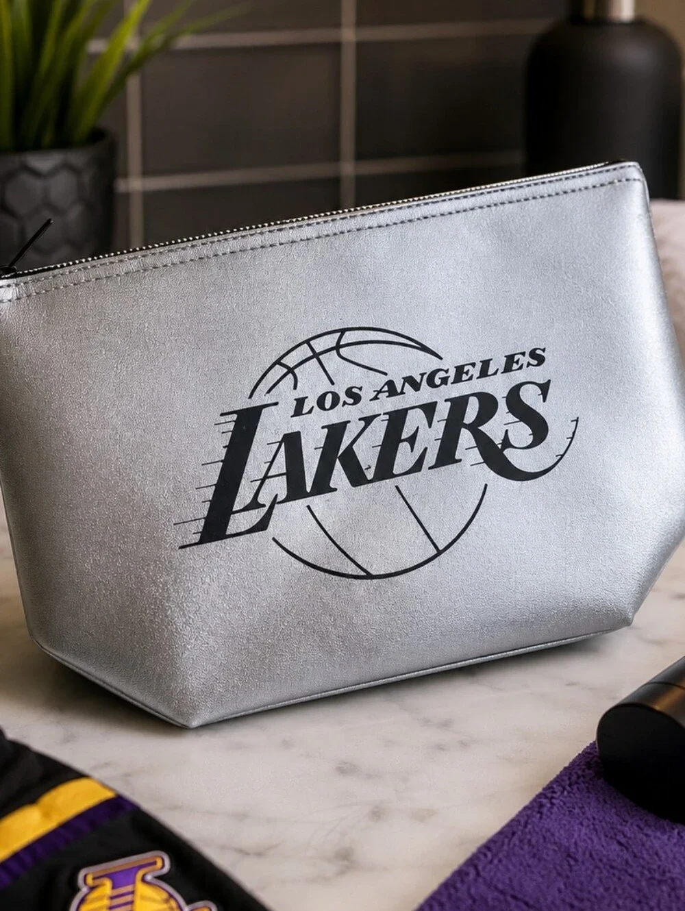 Los Angeles Lakers Silver Travel Toiletry Bag Cosmetic Zip Pouch NBA Fan Gift